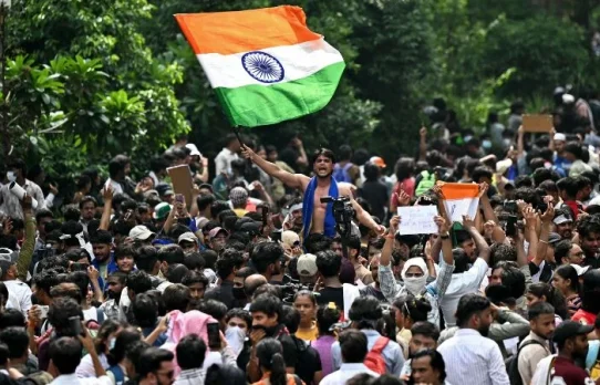 ভারতে আন্দোলন পদত্যাগ নিয়ে পর্দার আড়ালে ৪৮ ঘণ্টায় কী ঘটেছিল?