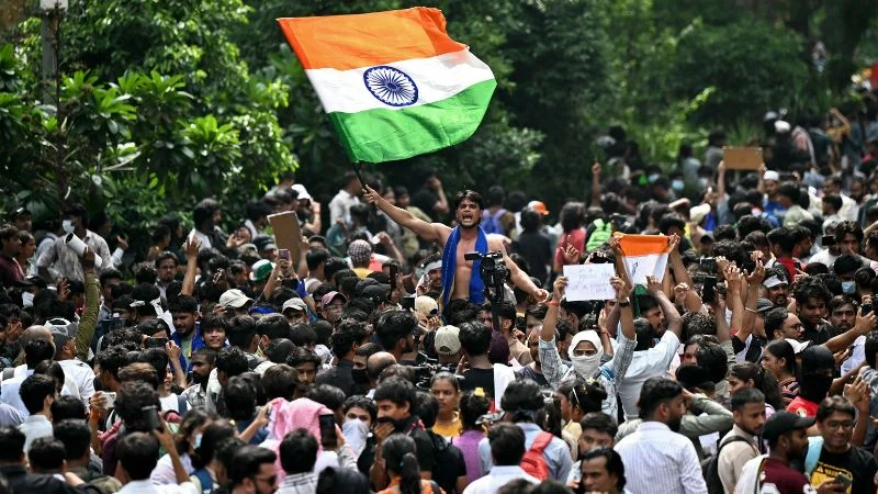 ভারতে আন্দোলন পদত্যাগ নিয়ে পর্দার আড়ালে ৪৮ ঘণ্টায় কী ঘটেছিল?