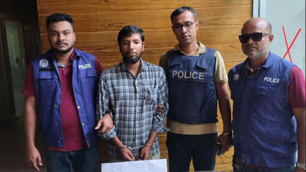 পারিবারিক কলহের জেরে মা-বাবাকে কুপিয়ে হত্যা করে ছেলে : পুলিশ