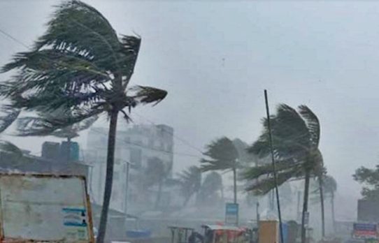 ২০ অঞ্চলে ঝড়ের আভাস, নদী বন্দরে সতর্ক সংকেত