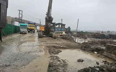 ভারি বৃষ্টিতে ধসে পড়ল চট্টগ্রামের আউটার রিং রোডের একাংশ