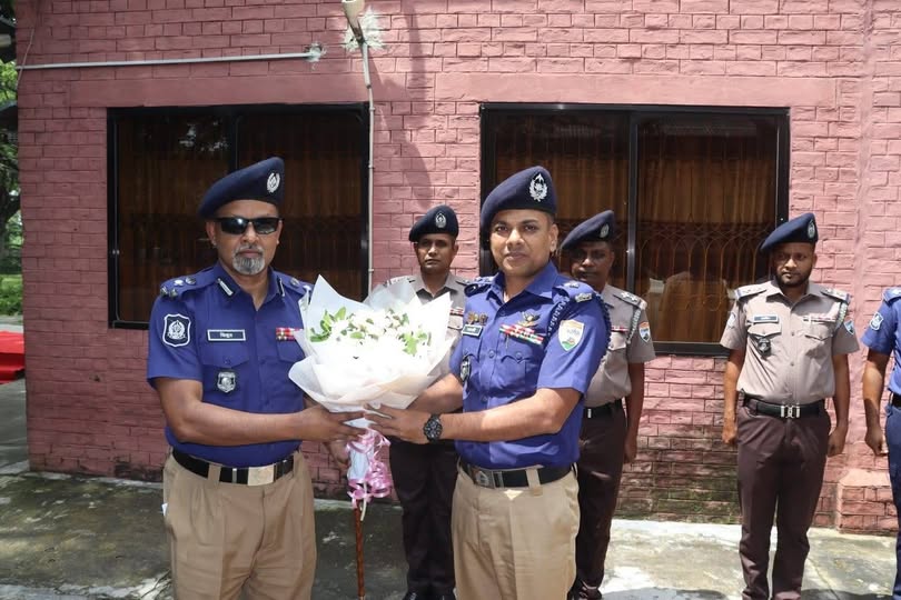 পাকশী রেলওয়ে জেলা পরিদর্শনে ডিআইজি, দিলেন পেশাদারিত্বের বার্তা