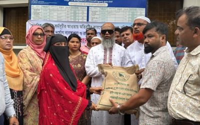 সিরাজদিখানে অতিবৃষ্টিতে ক্ষতিগ্রস্ত দুস্থ পরিবারের মাঝে শুকনো খাবার বিতরণ