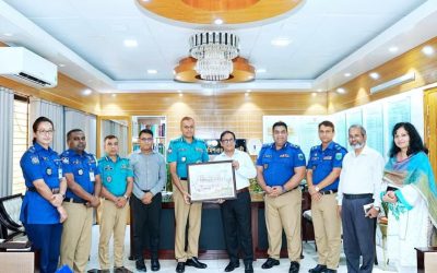 বদলিজনিত বিদায়ে রাজশাহী বিভাগীয় কমিশনারকে আরএমপি পুলিশ কমিশনারের সৌজন্য সাক্ষাৎ