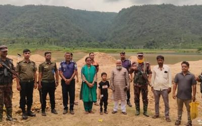 জৈন্তাপুরে অবৈধ বালু উত্তোলনের বিরুদ্ধে টাস্কফোর্সের অভিযান, ৪ নৌকা বিনষ্ট