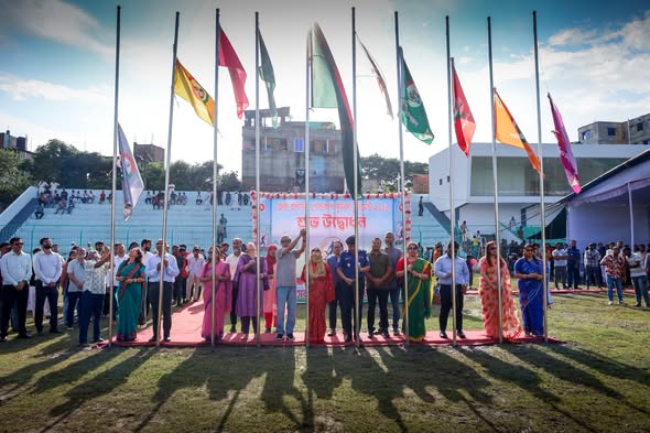 মুন্সীগঞ্জে জেলা প্রশাসক গোল্ডকাপ ফুটবল টুর্নামেন্টের জমকালো উদ্বোধন