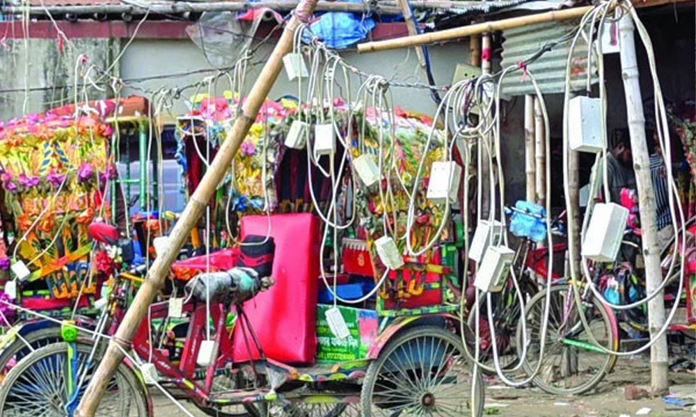 মিরপুরে অবৈধ ব্যাটারি রিকশার গ্যারেজে অভিযান, ৭০ ব্যাটারি জব্দ