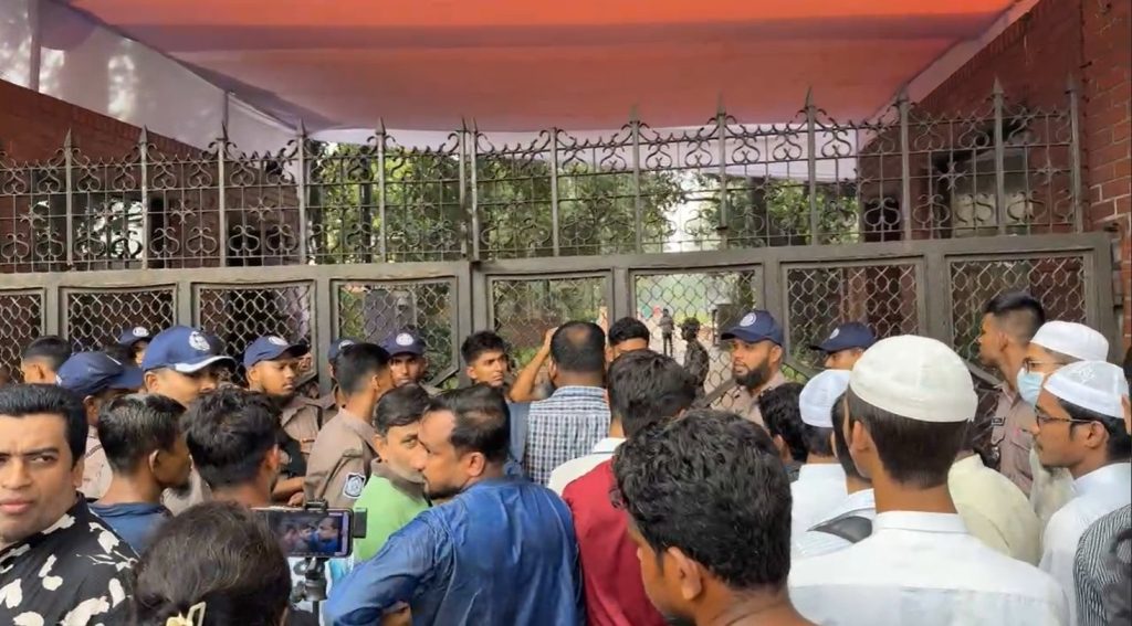 জুলাই জাদুঘরে উপচেপড়া ভিড়