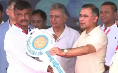 বাঁশখালীতে বন্যায় ক্ষতিগ্রস্তরা পেলো নতুন বাড়ির চাবি