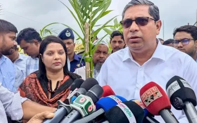 আমিনবাজারে মহাসড়কের দুই পাশের ময়লা সরিয়ে লাগানো হচ্ছে গাছ