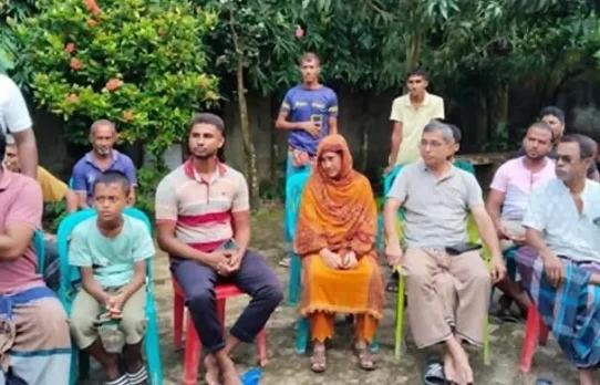 কলকাতার হোটেলে আগুন, মরদেহের অপেক্ষায় সাতক্ষীরার দুই পরিবার