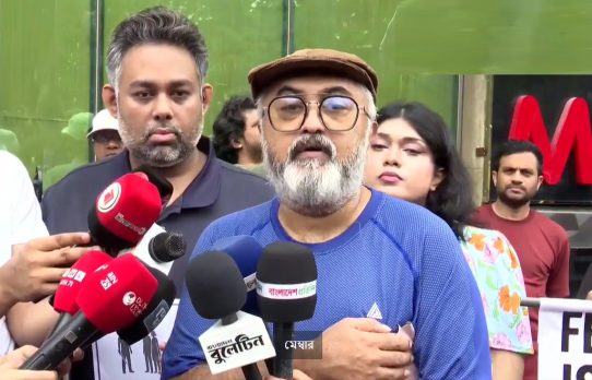 কুকুর নিখোঁজের পর বিড়ালপ্রেমীদের ওপর হামলা: বিচার দাবিতে মানববন্ধন