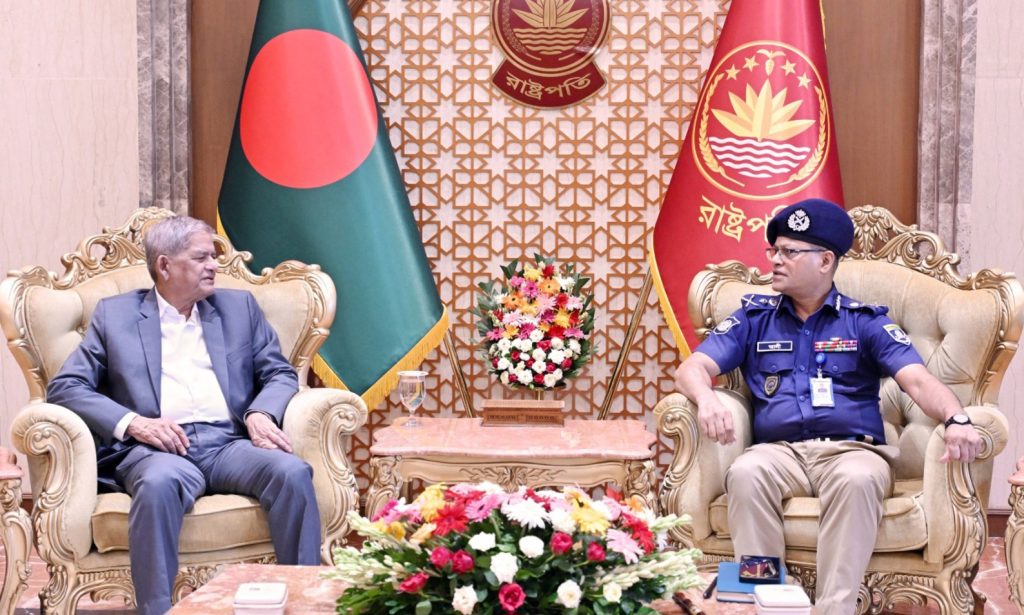 পুলিশকে দুষ্ট দমনে কঠোর, শিষ্টের পালনে মানবিক হওয়ার নির্দেশ রাষ্ট্রপতির