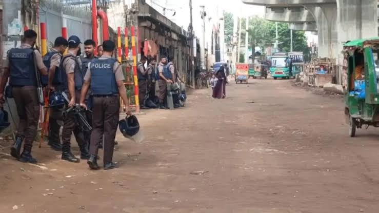 আশুলিয়ায় পোশাক কারখানায় শ্রমিক অসন্তোষ, ২০ কারখানায় ছুটি