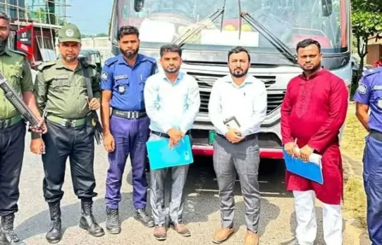 ফটিকছড়িতে পাঁচ বাসকে জরিমানা, ১০ হাইড্রোলিক হর্ন জব্দ