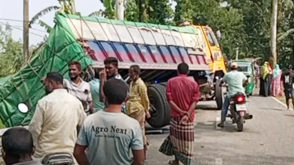 সকালে রাস্তায় হাঁটতে বেরিয়ে ট্রাকচাপায় প্রাণ গেল ২ নারীর
