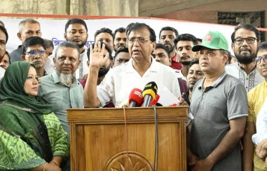 রাস্তা-ফুটপাতে অবৈধ দোকান বসালেই মামলা, মালামাল ক্রোক : ডিএসসিসি প্রশাসক