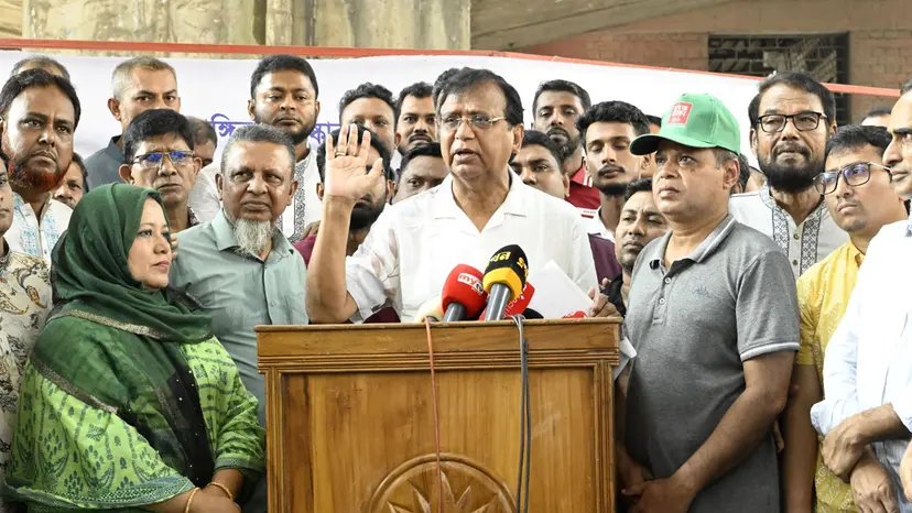 রাস্তা-ফুটপাতে অবৈধ দোকান বসালেই মামলা, মালামাল ক্রোক : ডিএসসিসি প্রশাসক